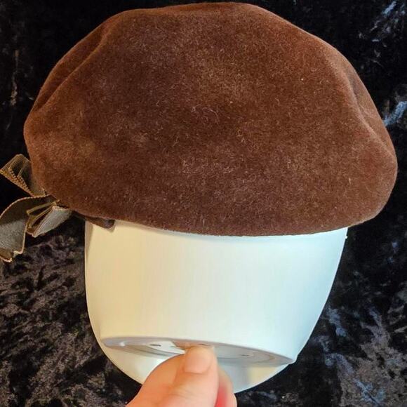 Vintage 1940s/50s Union Made Merrimac Peachbloom Velour Beret by Marshall Field - Picture 4 of 6
